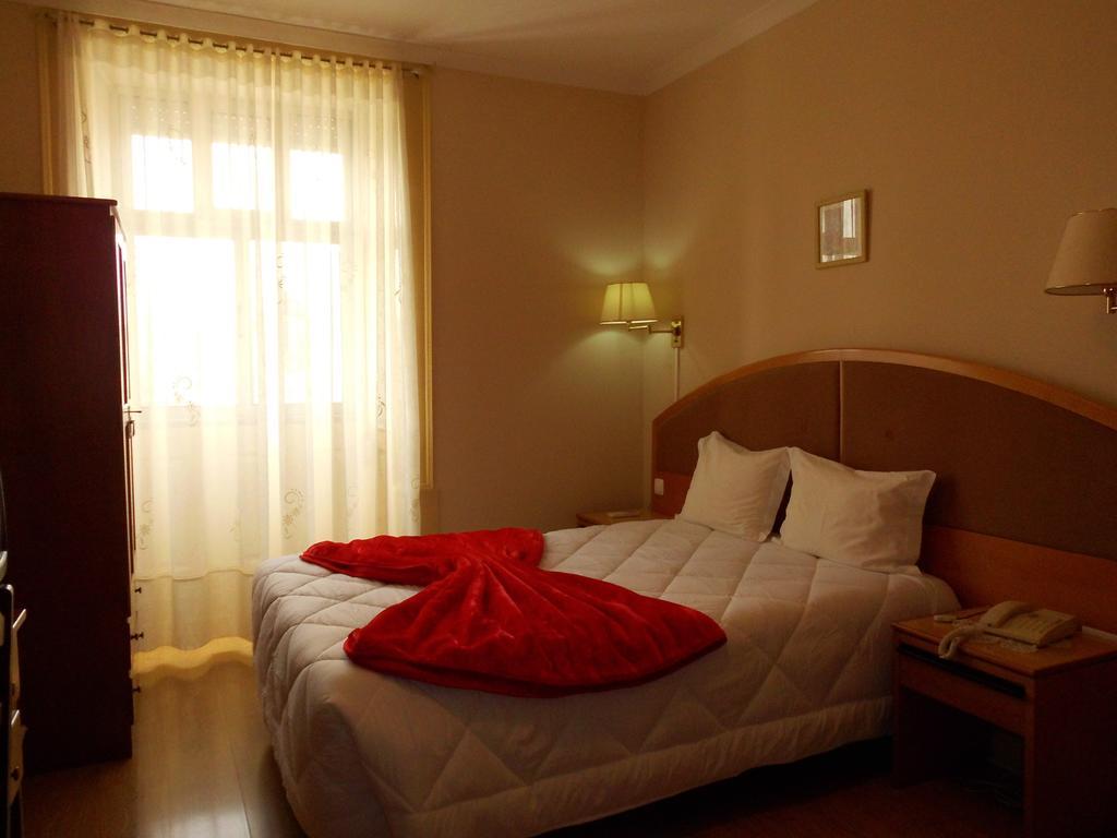 Hotel Larbelo Coimbra Quarto foto
