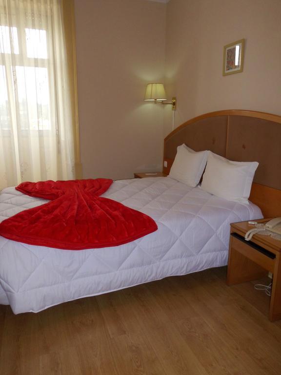 Hotel Larbelo Coimbra Quarto foto