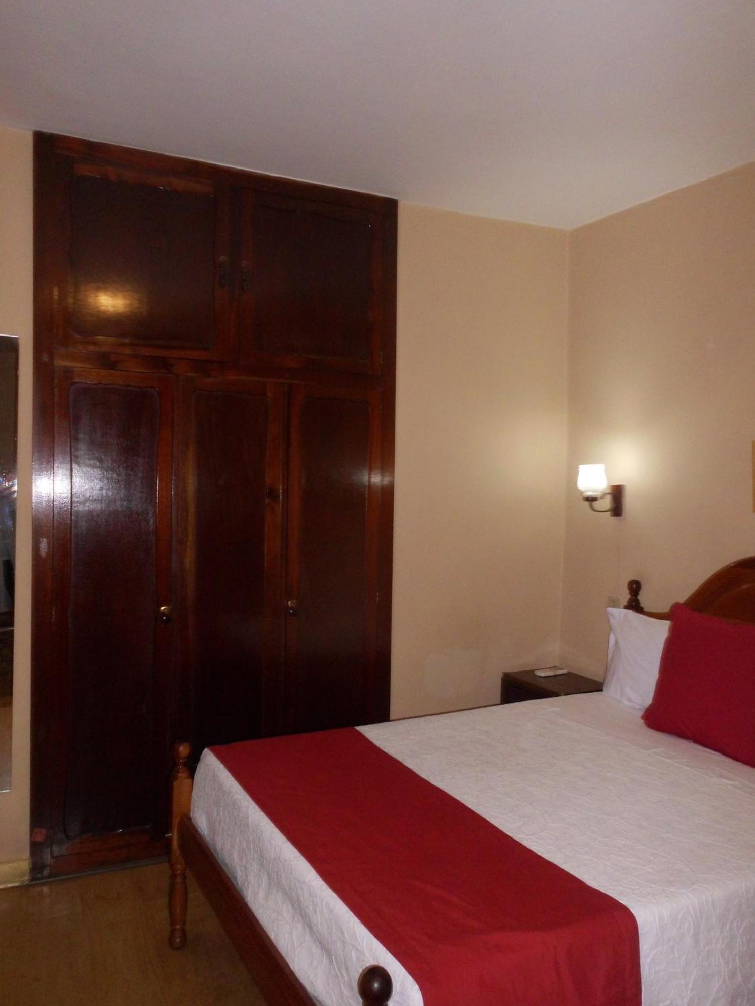 Hotel Larbelo Coimbra Quarto foto