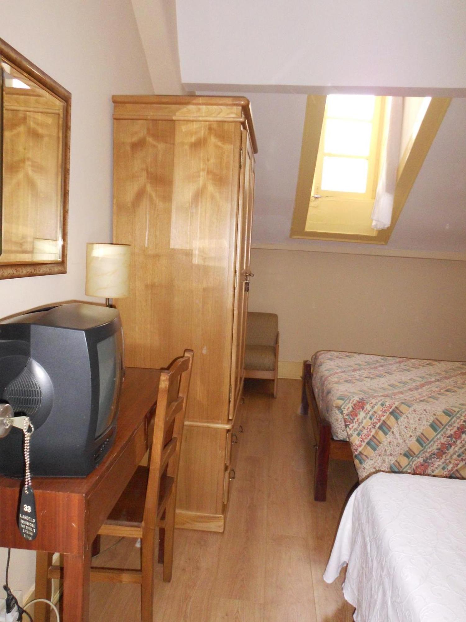 Hotel Larbelo Coimbra Quarto foto