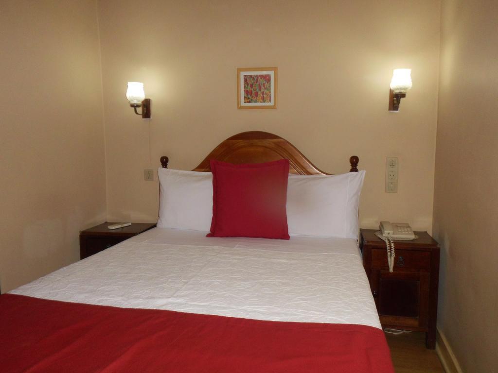 Hotel Larbelo Coimbra Quarto foto
