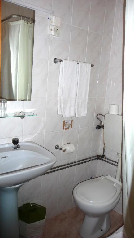 Hotel Larbelo Coimbra Quarto foto
